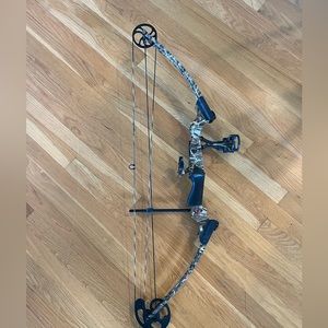 Genesis Mini Compound Bow Package for Youth